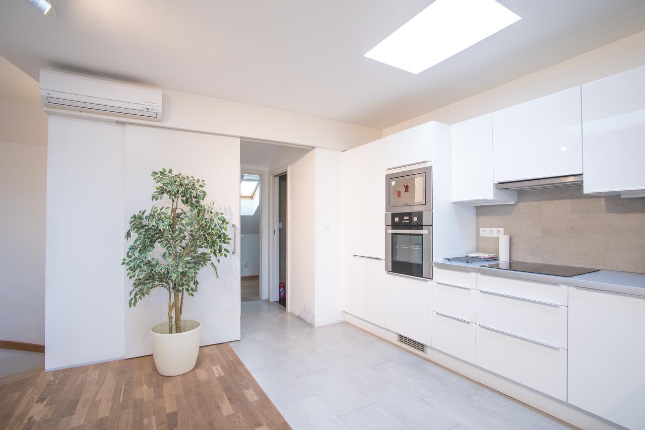 Suite Prague Apartment -Duplex, Up To 4People 외부 사진